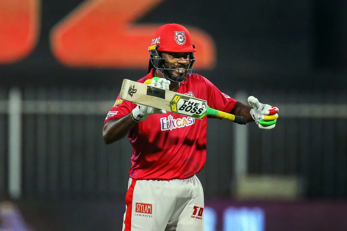 KKR vs KXIP: Young players of team say don't retire - Chris Gayle- India TV Hindi