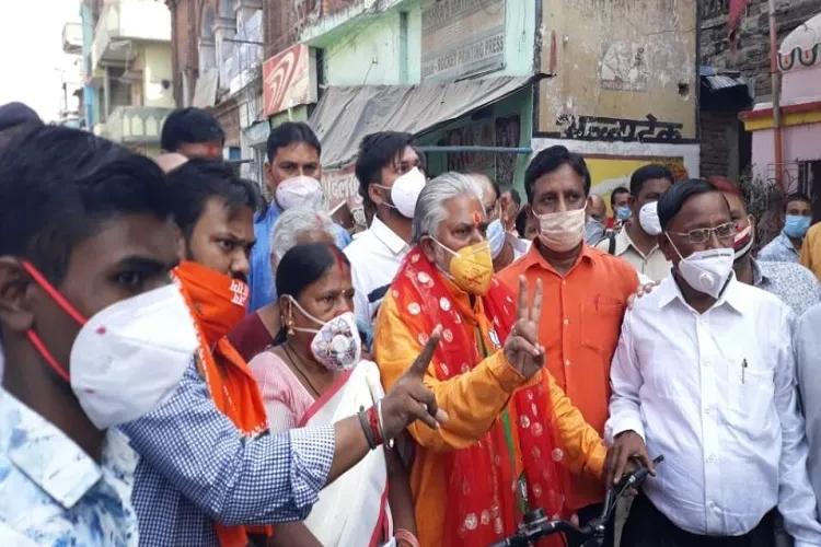 Bihar minister in trouble over wearing lotus print mask
 - India TV Hindi
