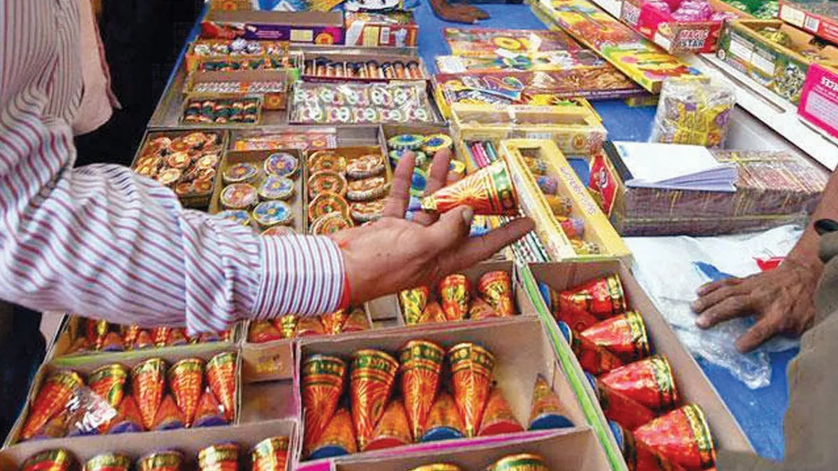 Covid-19: पटाखा व्यापारियों...- India TV Hindi