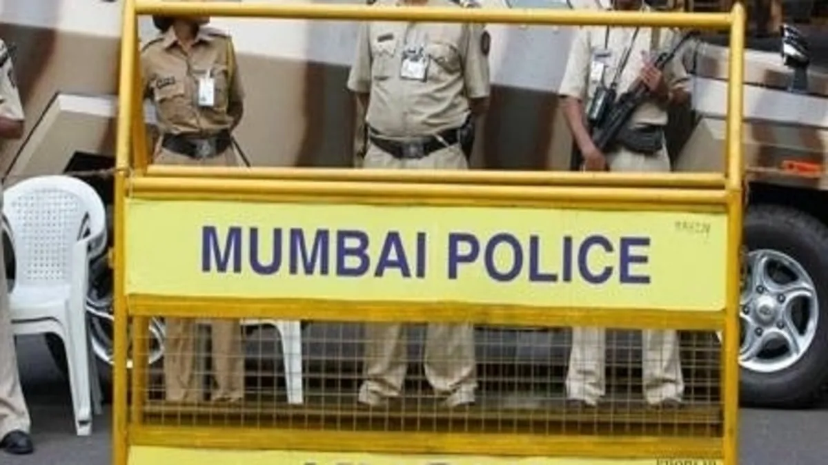 Mumbai Police Station Cab, Mumbai Police Cab, Mumbai Police Flees In Cab- India TV Hindi