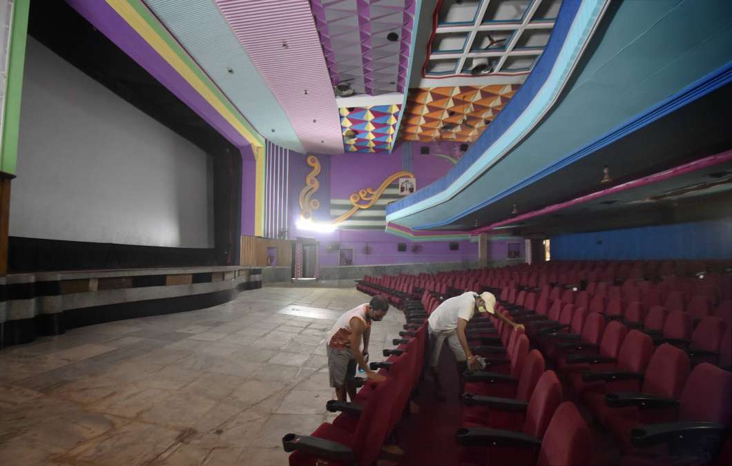 Cinema Halls To Reopen From October 15 With 50 Seating Capacity Government Issues Guidelines 15 अक ट बर स ख ल ग स न म ह ल हर क स क म नन ह ग य न यम India Tv Hindi News