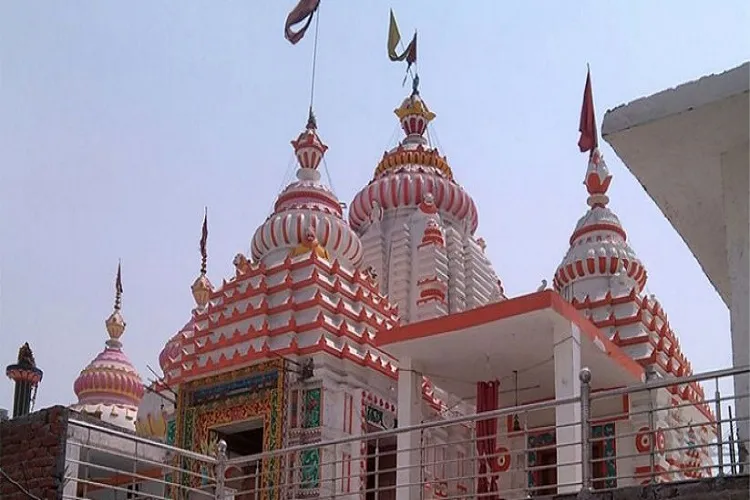 नोएडा: मंदिर में पूजा...- India TV Hindi