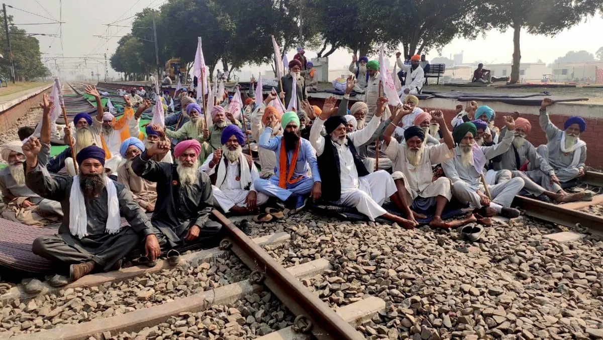 No headway in farmers' unions-govt talks to resolve Punjab rail blockade- India TV Hindi