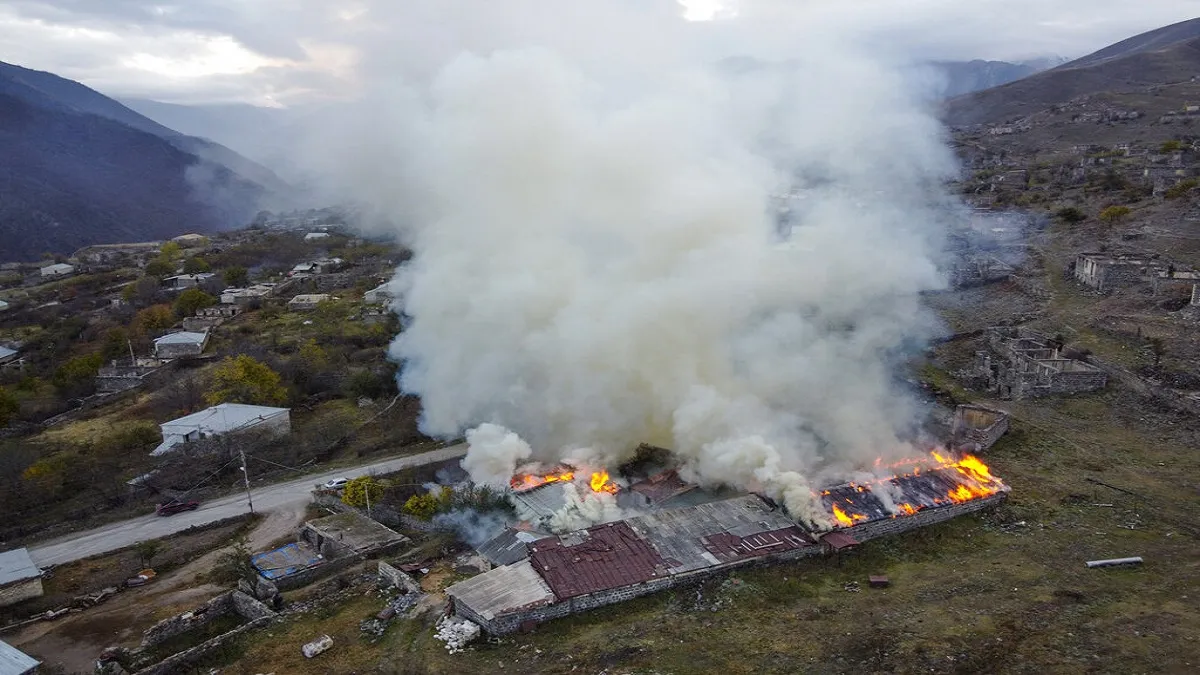 armenian people burning their homes as area to be handed over to Azerbaijan । अपने ही घरों को आग लगा- India TV Hindi