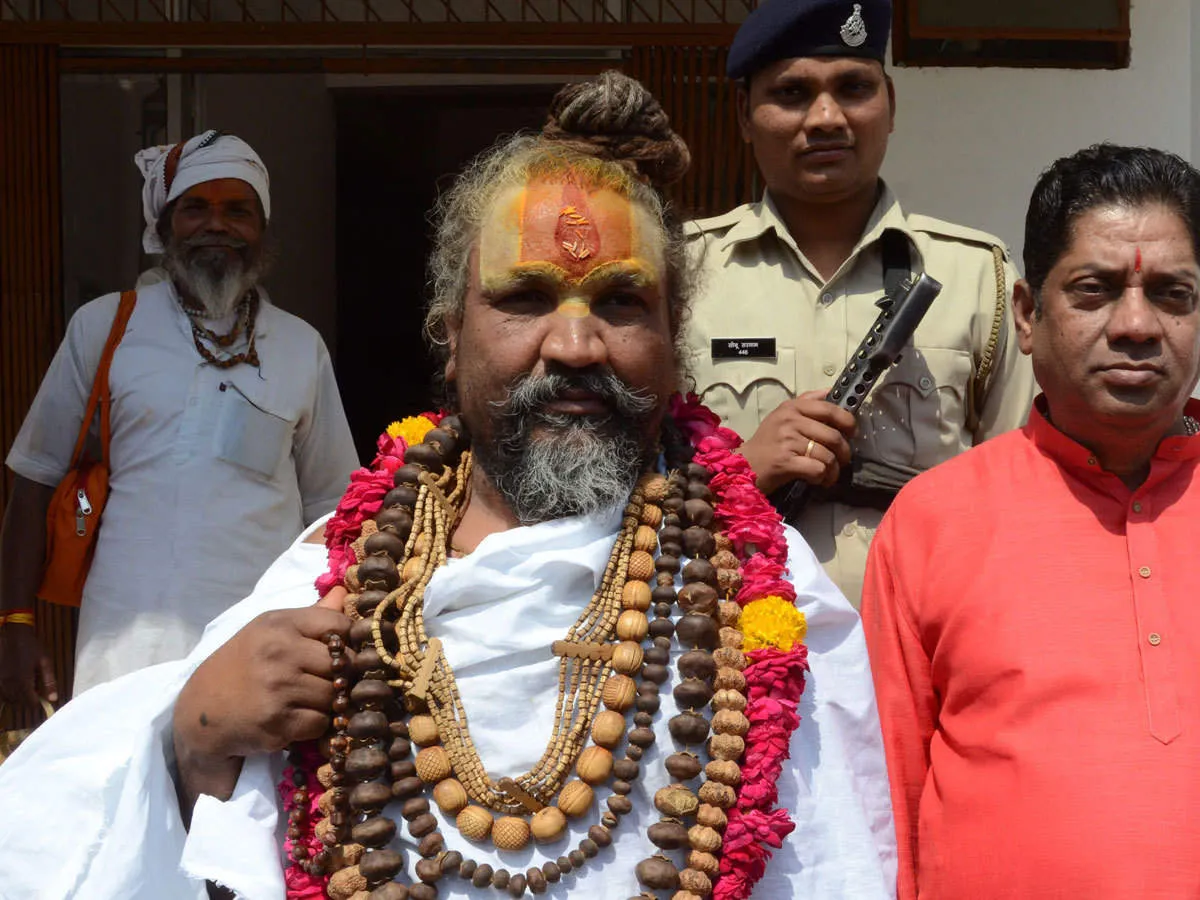 Computer Baba in Madhya Pradesh booked for manhandling panchayat personnel- India TV Hindi