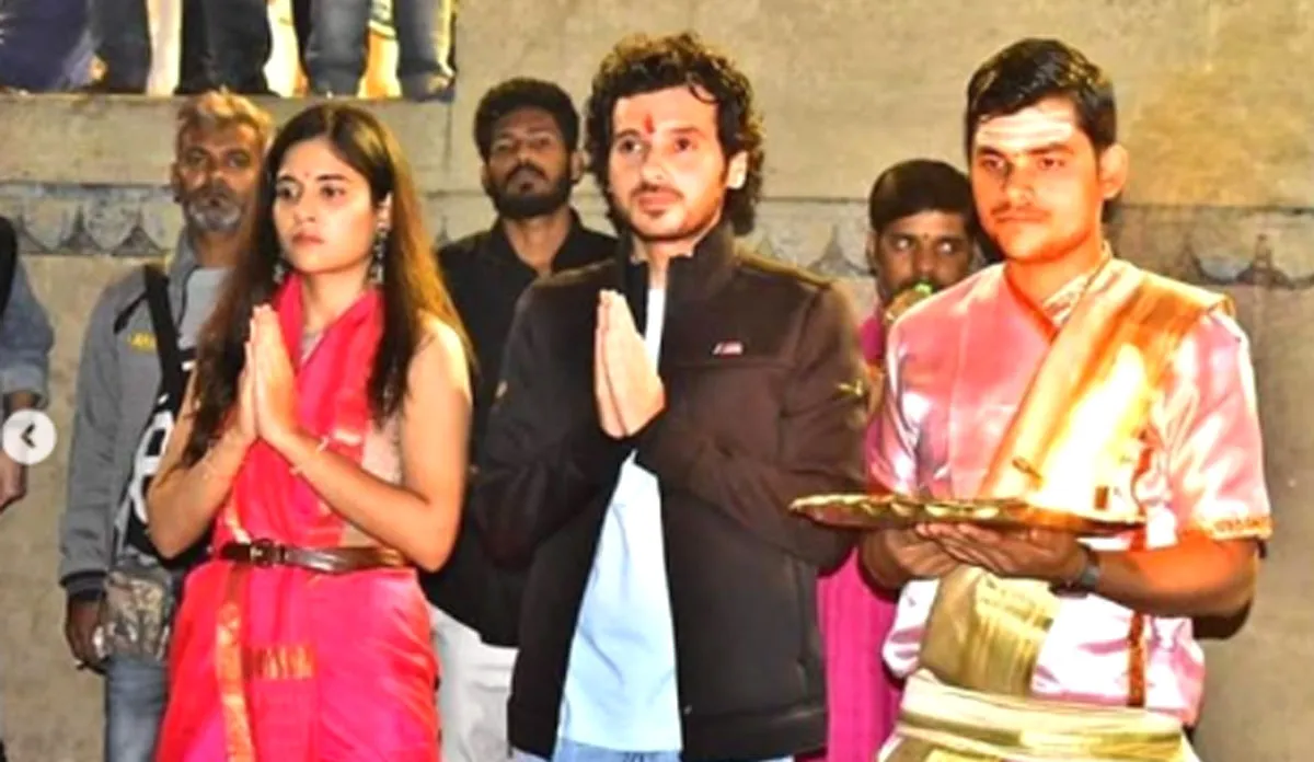 Divyenndu sharma in varanasi - India TV Hindi