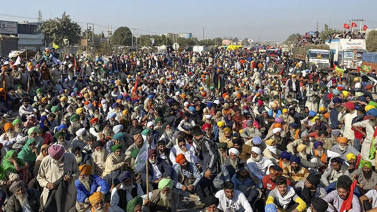 दिल्ली बॉर्डर पर किसानों ने जमाया डेरा, सिंघू बॉर्डर पर लगा सात किलोमीटर लंबा जाम - India TV Hindi