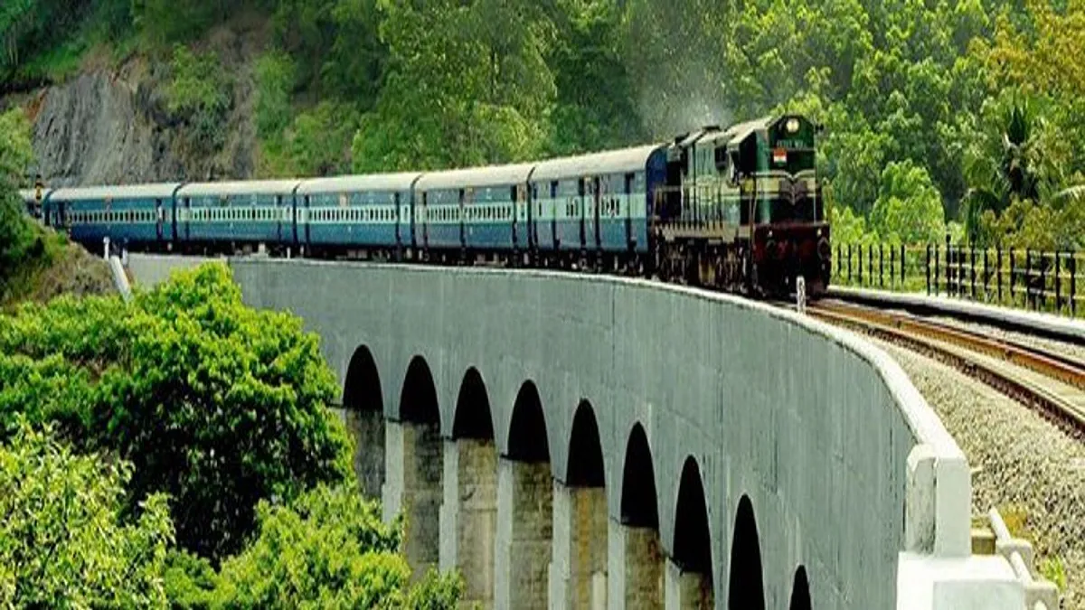 Cyclone nivar impact Indian Railways cancels trains list  Cyclone Nivar की वजह से कई और ट्रेनें आंशि- India TV Hindi