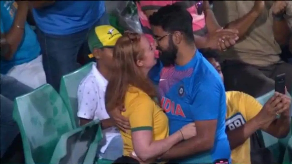 Video : भारतीय फैन ने मैच...- India TV Hindi