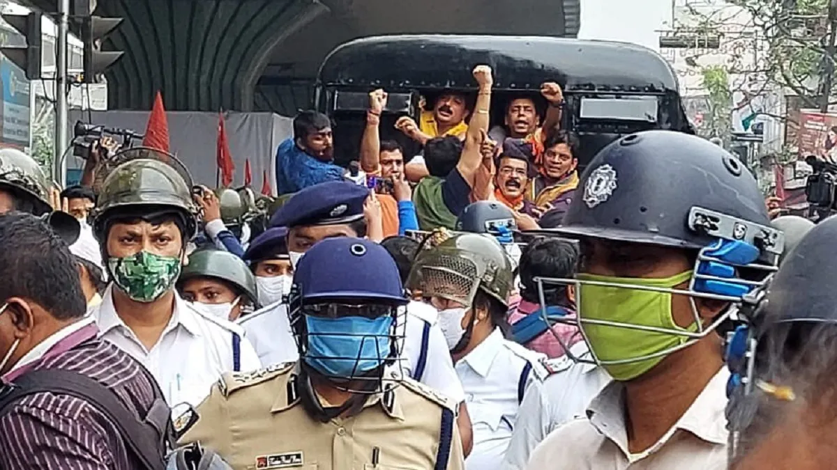 कोलकाता: पुलिस और BJP कार्यकर्ताओं के बीच झड़प, भीड़ भगाने के लिए किया गया बल प्रयोग- India TV Hindi