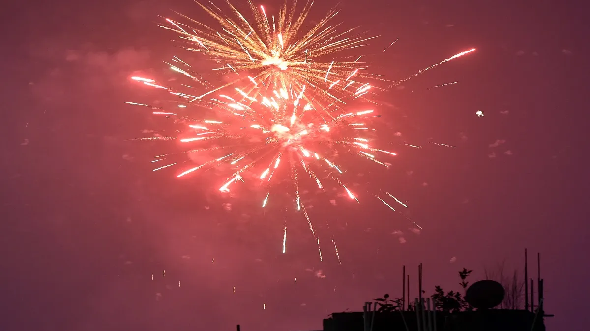 मनाही के बाद भी दिल्ली-NCR में जमकर चले पटाखे- India TV Hindi