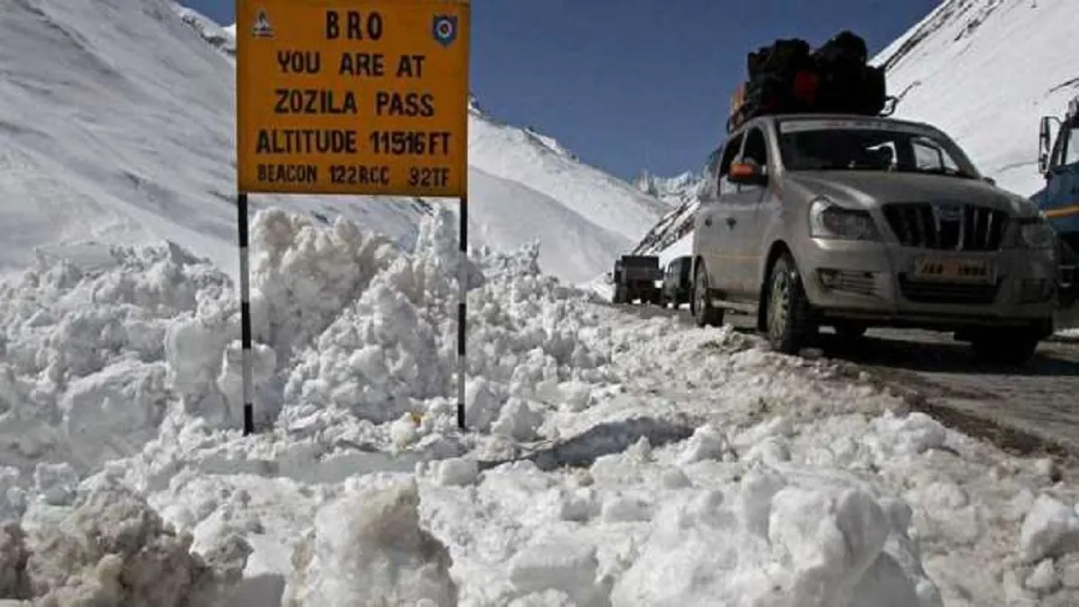 जम्मू-कश्मीर और लद्दाख के ऊंचाई वाले इलाके में हिमपात, निचले इलाकों में बारिश - India TV Hindi