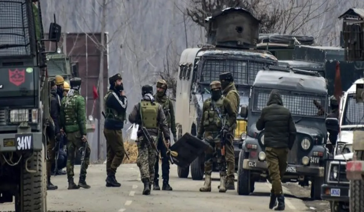 Jammu and Kashmir: 3 terrorists killed in Pulwama encounter; grenade attack in Baramulla injures 4- India TV Hindi