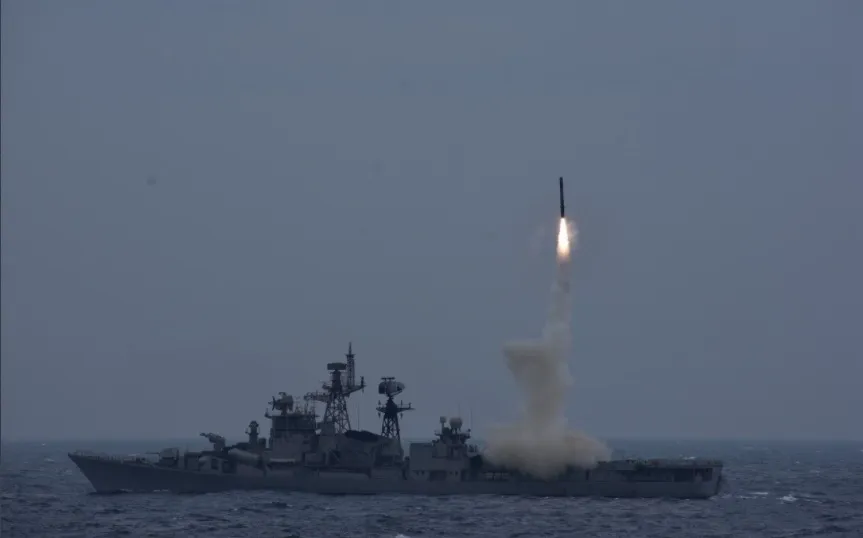 नौसेना ने ब्रह्मोस एंटी शिप मिसाइल का सफल परीक्षण किया- India TV Hindi