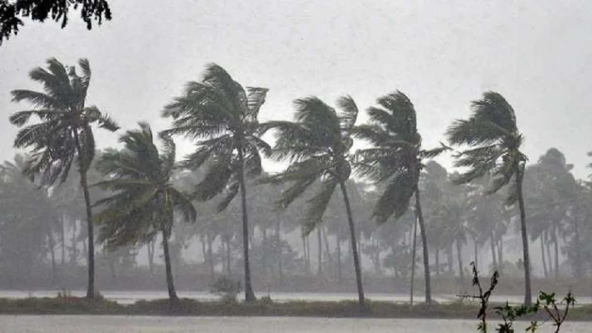 तमिलनाडु-केरल पर एक और तूफान का खतरा, तट की ओर बढ़ा 'बुरेवी' साइक्लोन, अलर्ट जारी- India TV Hindi