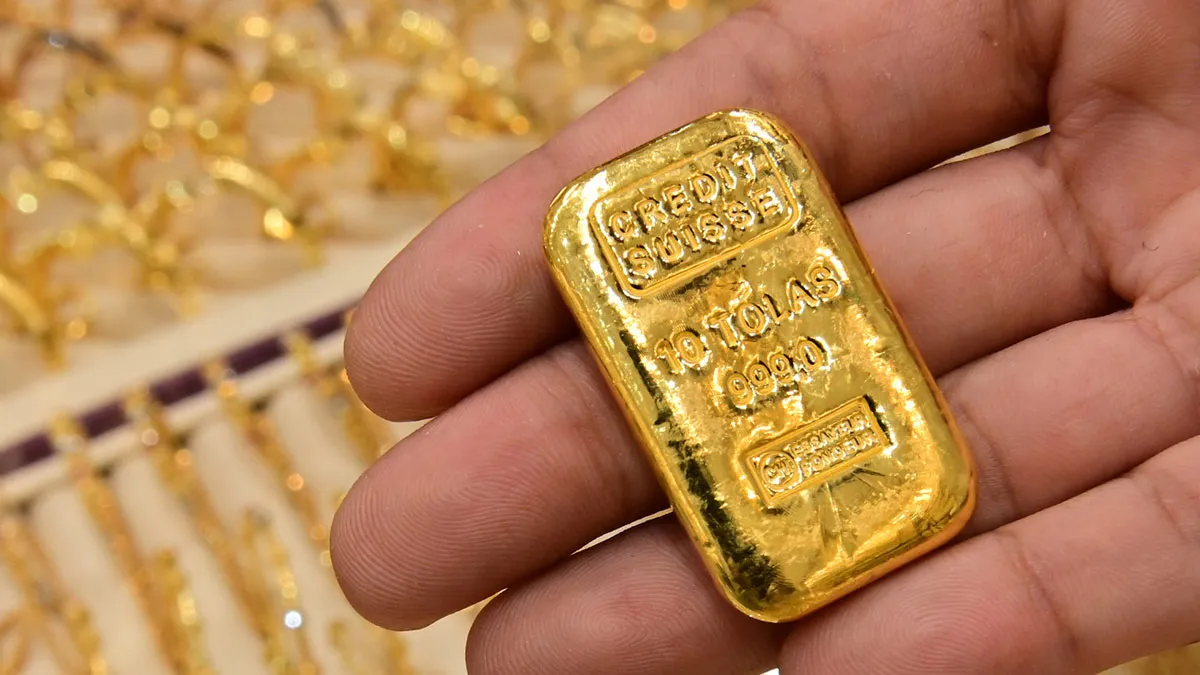 gold give return 28 percent in 2020,  Gold Prices Likely to Touch Rs 63,000 Per 10 Grams in 2021 - India TV Paisa