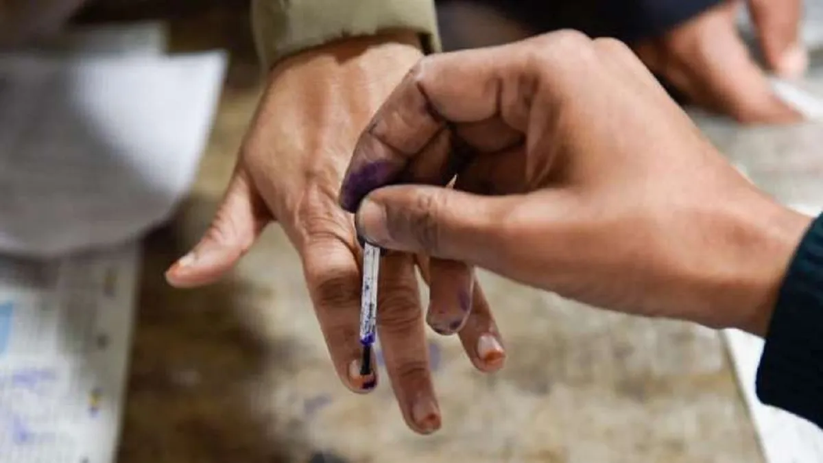 जम्मू-कश्मीर में DDC चुनाव के सातवें चरण के लिए मतदान जारी- India TV Hindi
