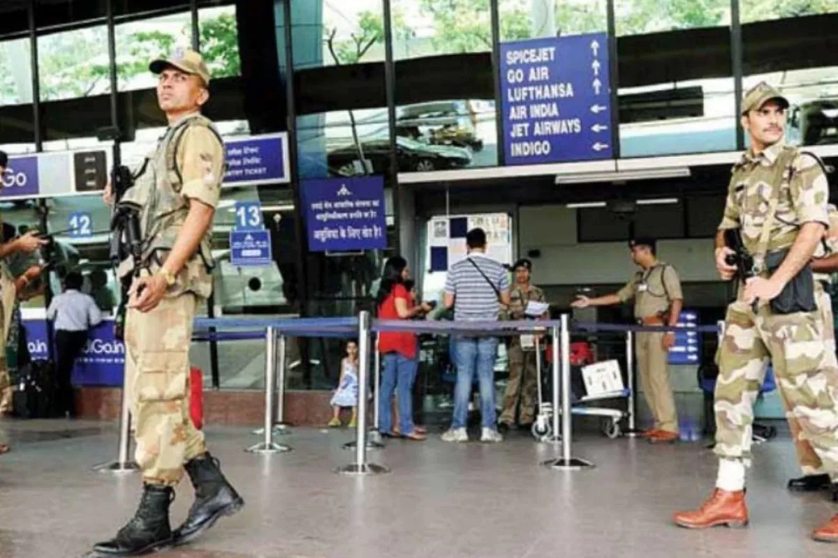 Alert issued in airports, govt buildings after blast near Israel Embassy in Delhi- India TV Hindi