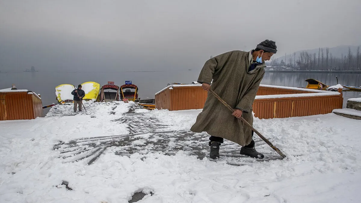 Snowfall in Kashmir, Watch Photos / कश्मीर...- India TV Hindi