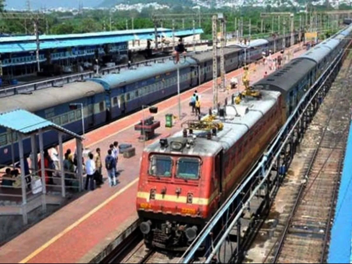 Indian Railways giving 10 per cent discount on train tickets, know how- India TV Hindi