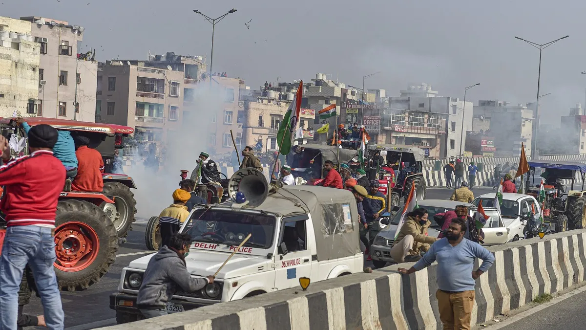 violence in delhi during kisan tractor rally rakesh tikait statement बहुत भोले बन रहे हैं टिकैत! दिल- India TV Hindi