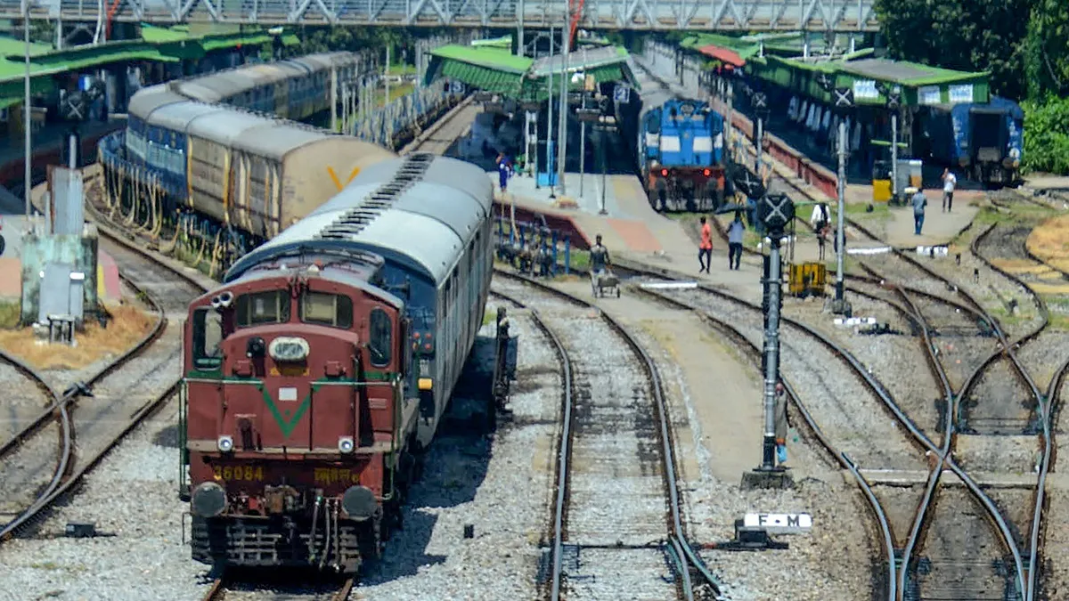 Railway Jobs: रेलवे ने जारी किया ग्रुप सी 'कमर्शियल क्लर्क' का नियुक्ति पत्र? जानिए सच- India TV Hindi