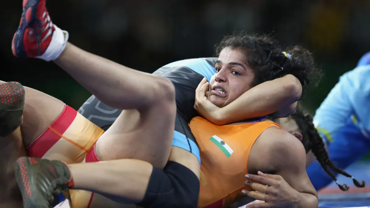 women national wrestling Sonam Malik won gold by defeating Sakshi Malik- India TV Hindi