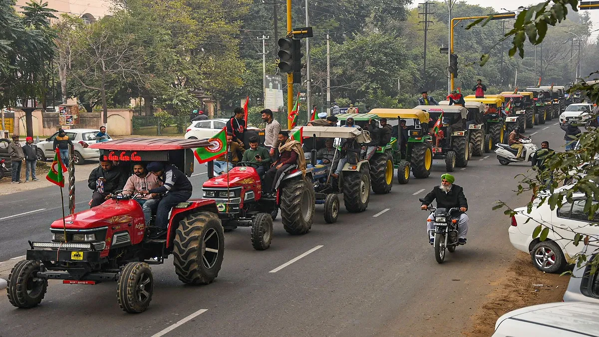 ट्रैक्टर परेड निकालने पर अड़े किसान, दिल्ली पुलिस के साथ किसानों की आज होगी मीटिंग- India TV Hindi