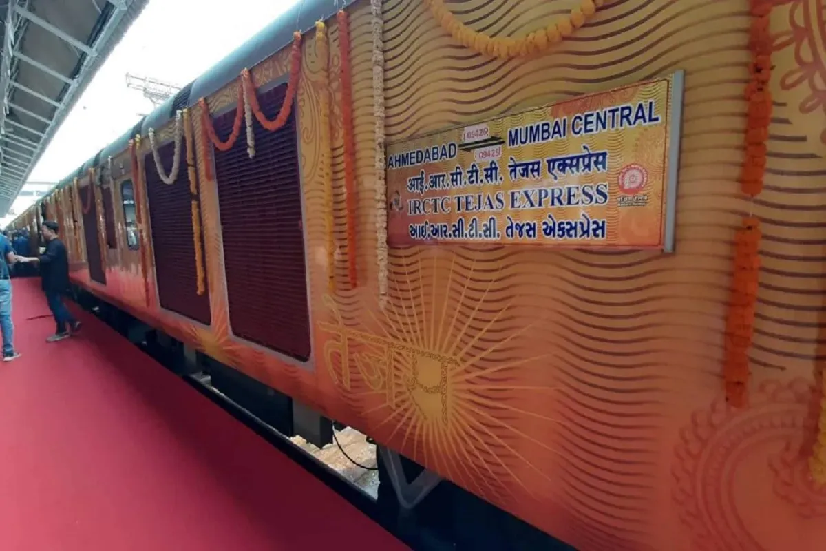 India Railways Mumbai Ahmedabad Tejas Express provided temporary halt at Andheri station Mumbai see - India TV Hindi