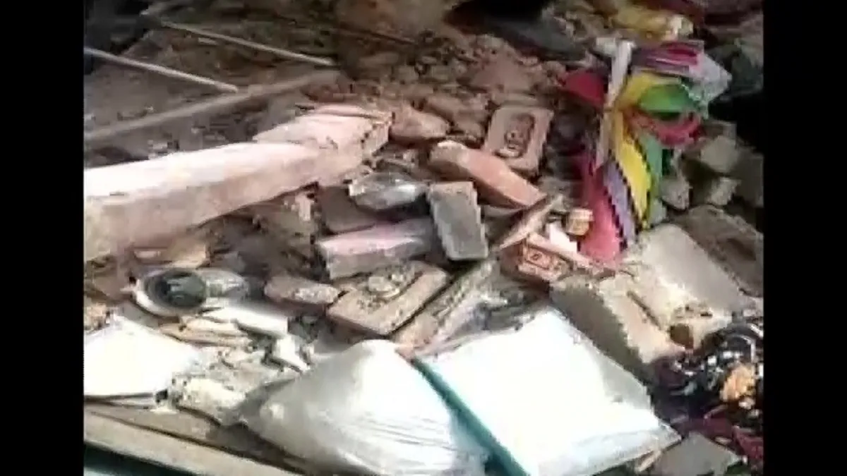 दिल्ली: सदर बाजार में बिल्डिंग गिरी, मलबे में दबे कई लोग, राहत और बचाव का काम जारी- India TV Hindi