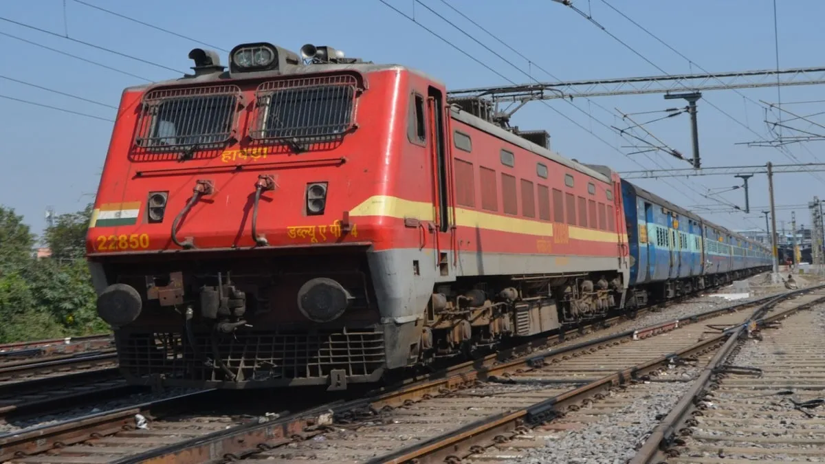 Indian Railways Mau Anand Vihar Terminal Special Express train kanpur lucknow jaunpur sultanpur  - India TV Hindi