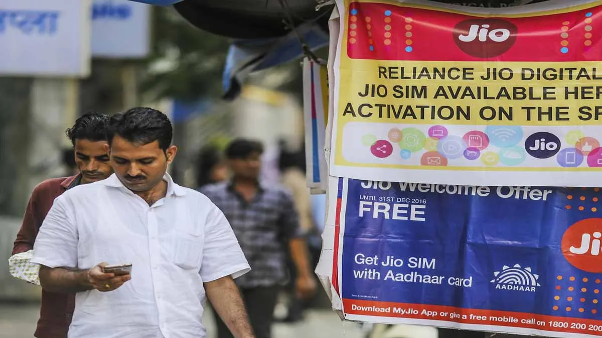 Jio offers for users best prepaid recharge plans under 500 rupees see list- India TV Paisa
