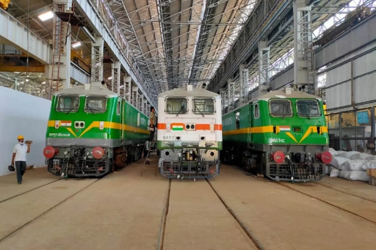 Chittaranjan Locomotive Works 300 Rail Engines manufactured 215 days- India TV Hindi