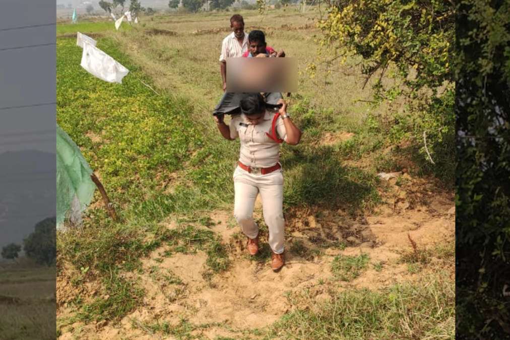 जिस लाश को छूने से पूरा गांव घबराया, उसे 2 KM कंधे पर लेकर चली लेडी SI, किया अंतिम संस्कार