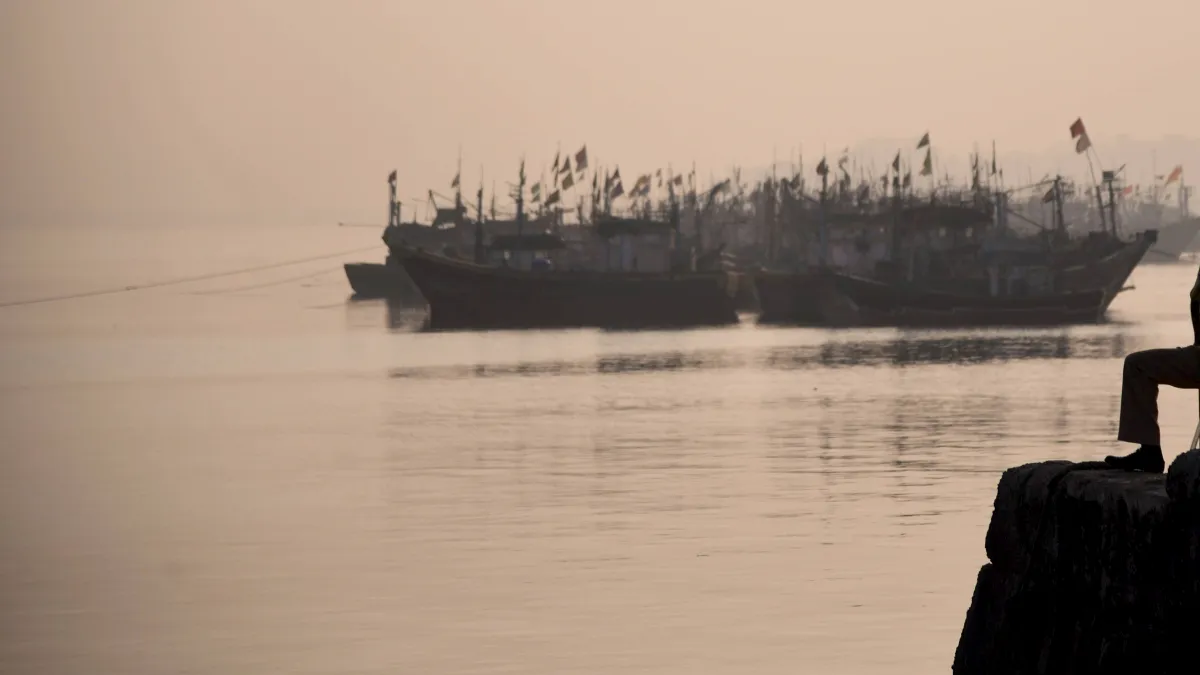 पाकिस्तान ने गिरफ्तार किए 17 भारतीय मछुआरे, तीन नौकाओं को किया जब्त- India TV Hindi