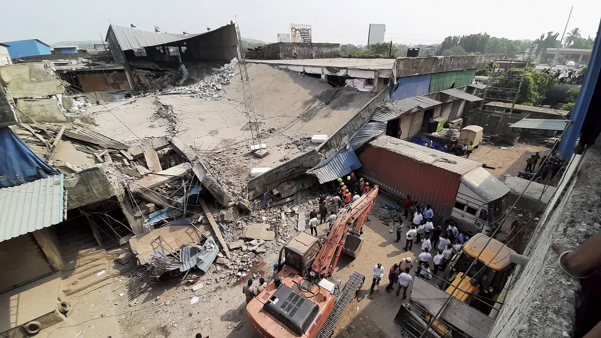 building collapses in thane महाराष्ट्र: ठाणे में गिरी इमारत, आठ लोगों के फंसे होने की आशंका- India TV Hindi