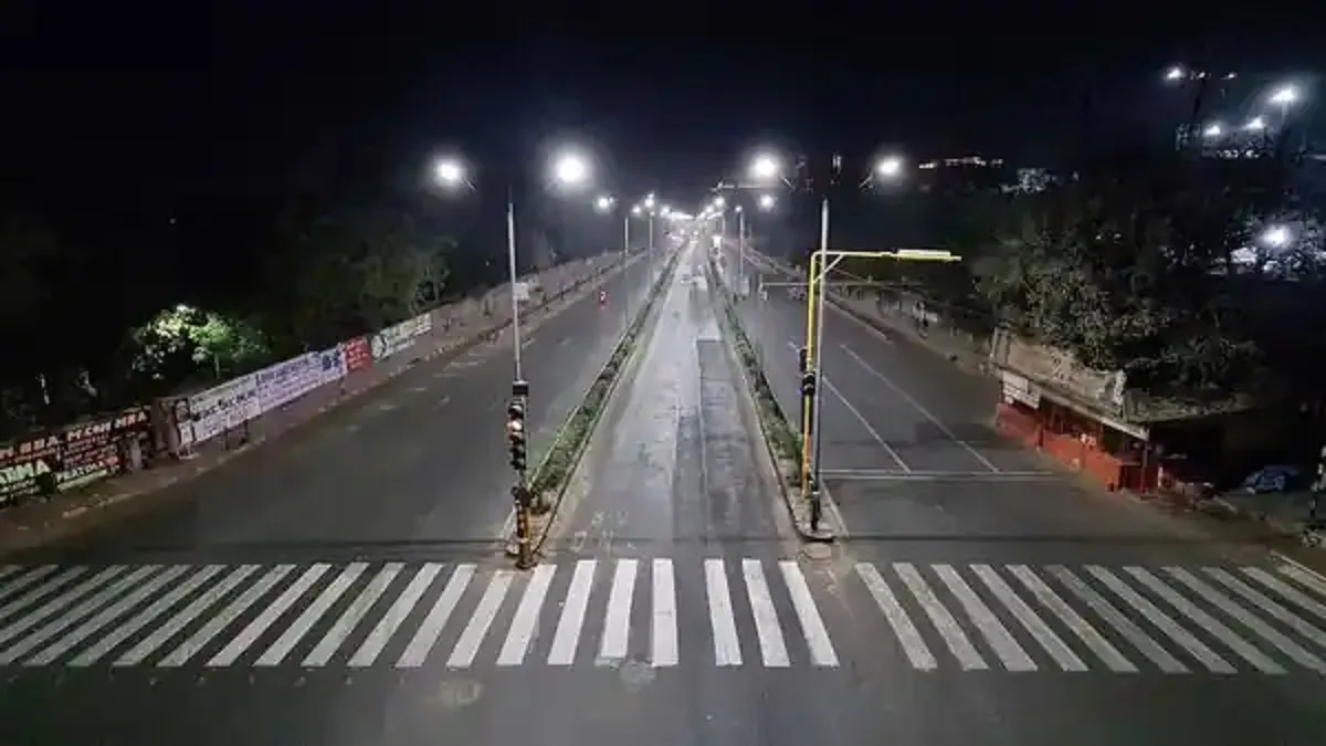Gujarat Ahmedabad Surat Vadodara Night Curfew extends from 9 pm to 6 am- India TV Hindi