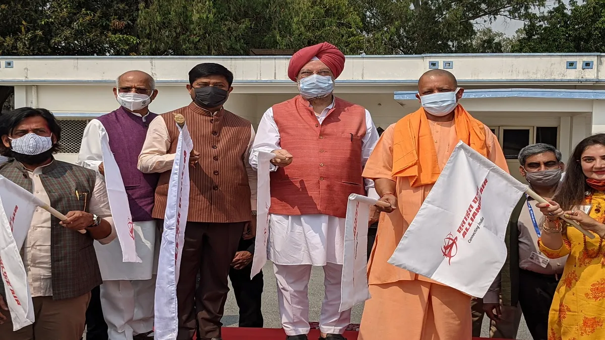 Uttar Pradesh Chief Minister Yogi Adityanath flag off flight from gorakhpur to lucknow- India TV Hindi