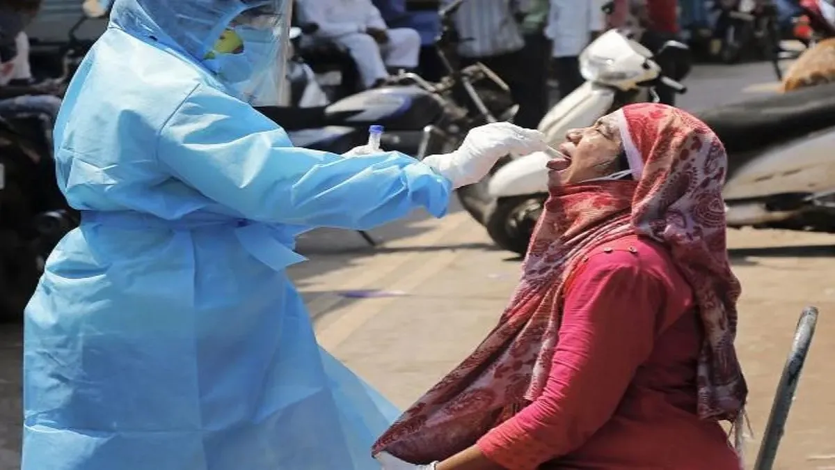 दिल्ली में कोरोना संक्रमण की दर बढ़कर 0.39 फीसदी पहुंची, 261 नए मामले आए- India TV Hindi