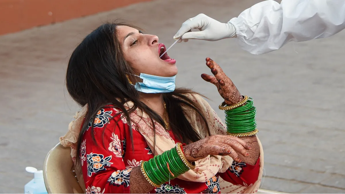 देश में कोरोना वायरस के 40,715 नए मामले सामने आए, 199 और मरीजों की मौत- India TV Hindi