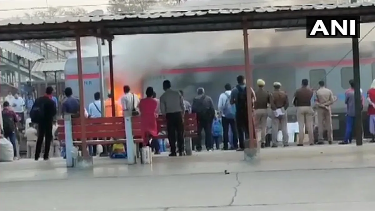गाजियाबाद रेलवे...- India TV Hindi