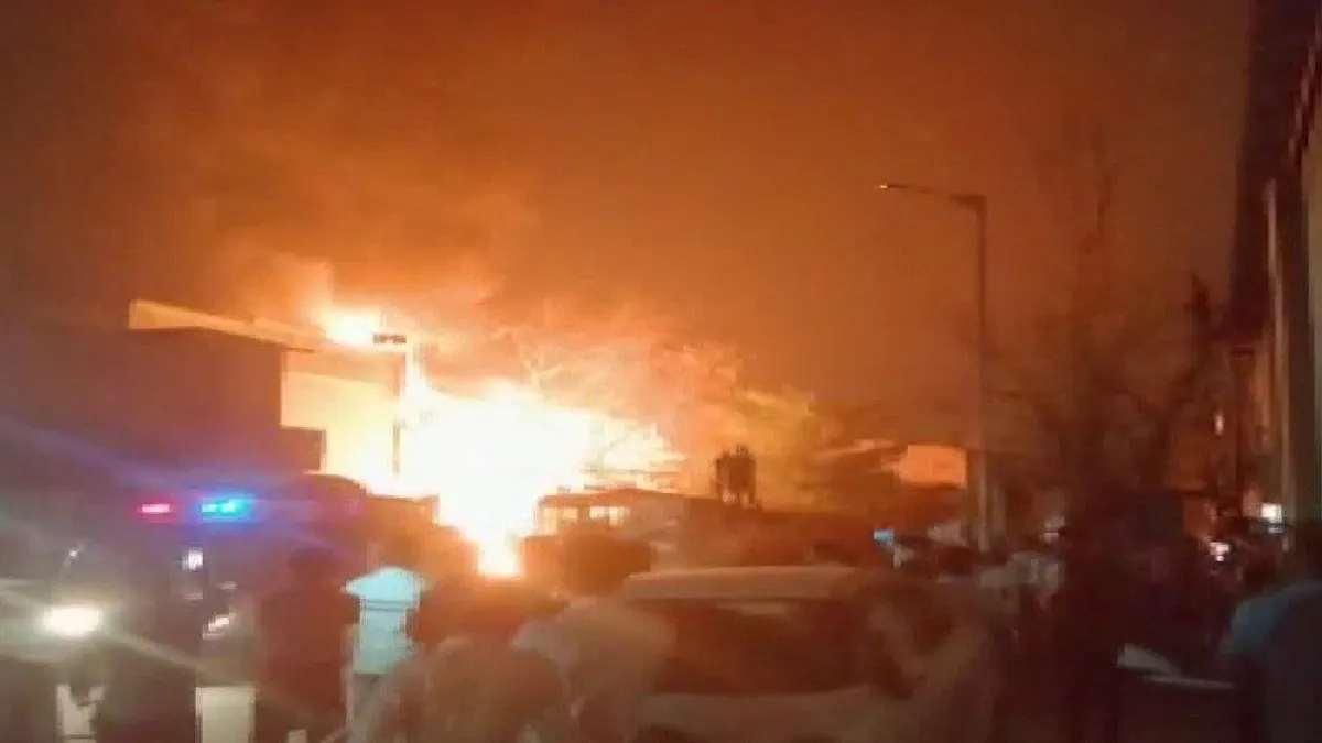 massive fire breaks out a plastic factory in Vatva Gujarat latest update news- India TV Hindi