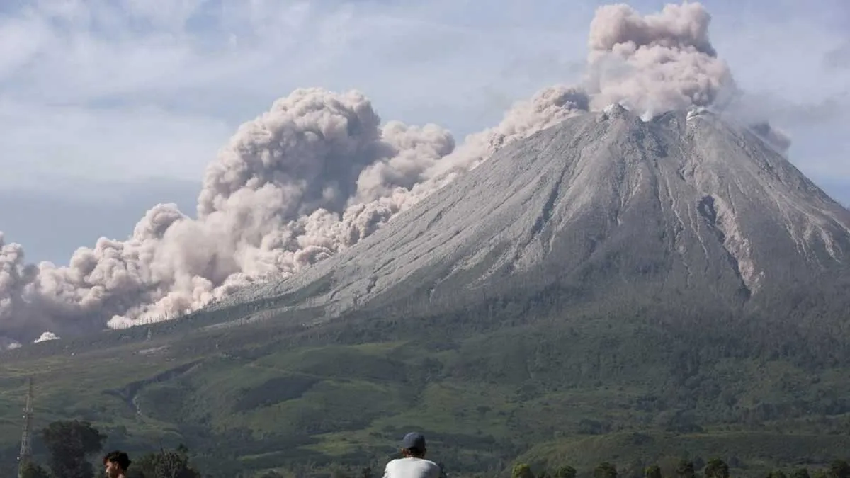 Mount Sinabung Volcano, Mount Sinabung Eruption, Mount Sinabung Indonesia, Volcano Eruption- India TV Hindi