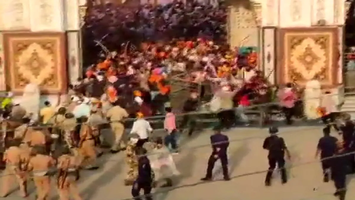 महाराष्ट्र: होला मोहल्ला के दौरान नांदेड में भीड़ बेकाबू, कई पुलिसकर्मी घायल- India TV Hindi