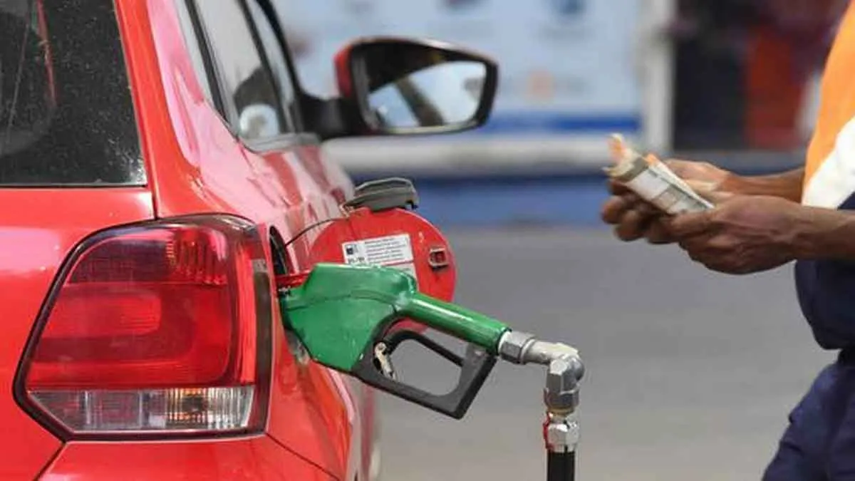 Modi Govt can cut excise duty on petrol, diesel by Rs 8.5 a litre - India TV Paisa