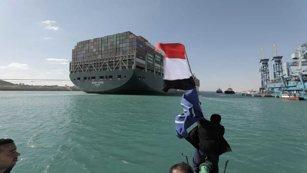 VIDEO: स्वेज नहर में 6 दिन से फंसा विशालकाय मालवाहक जहाज Ever Given निकला- India TV Hindi