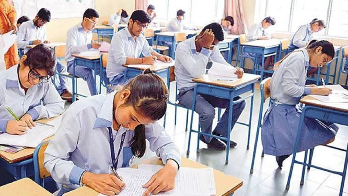 कोविड-19: दिल्ली के सरकारी स्कूलों में 9वीं,11वीं की परीक्षाएं रद्द, सिसोदिया - India TV Hindi