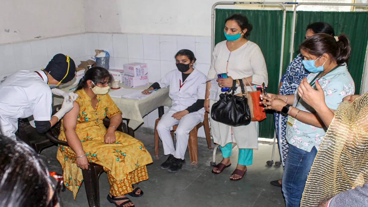  देश में अब तक कोरोना वैक्सीन की 8.40 करोड़ से अधिक खुराक दी जा चुकी है: स्वास्थ्य मंत्रालय - India TV Hindi