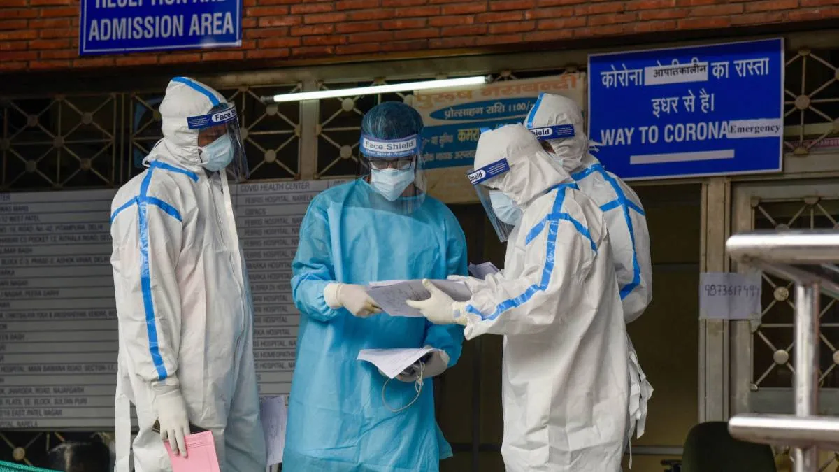 Delhi reports over 5 thousand new Coronavirus cases, 17 fatalities- India TV Hindi