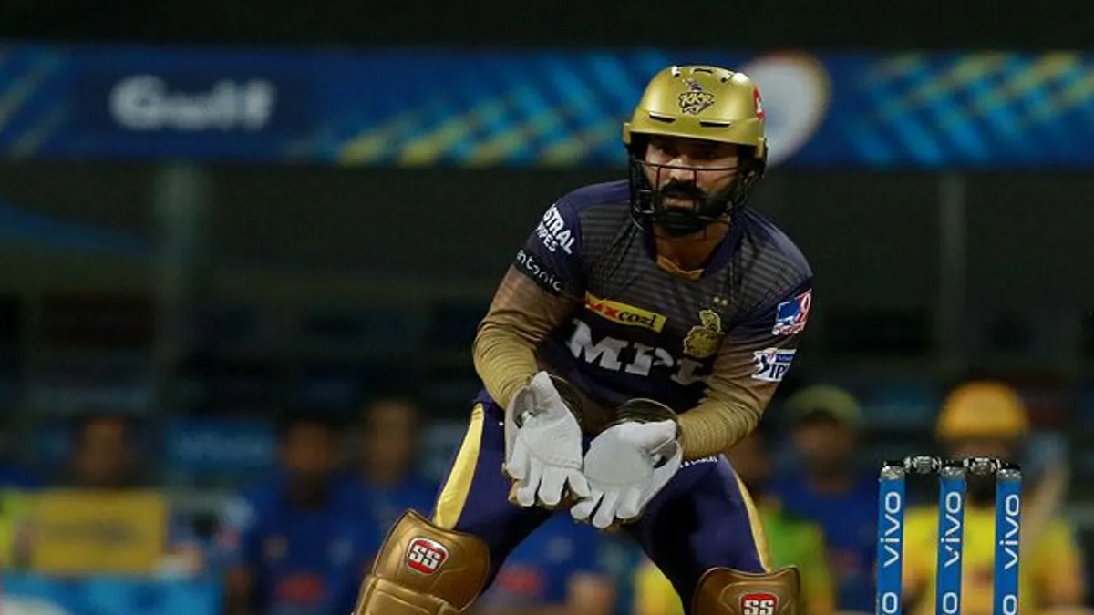 Dinesh Karthik joins the special club MS Dhoni as soon as he takes the field against Chennai KKR vs CSK - चेन्नई के खिलाफ मैदान में उतरते ही धोनी के साथ ख़ास